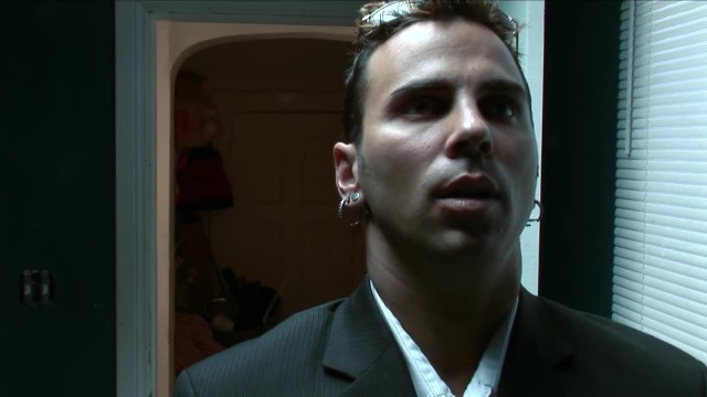 Заставил подругу жены сосать в туалете